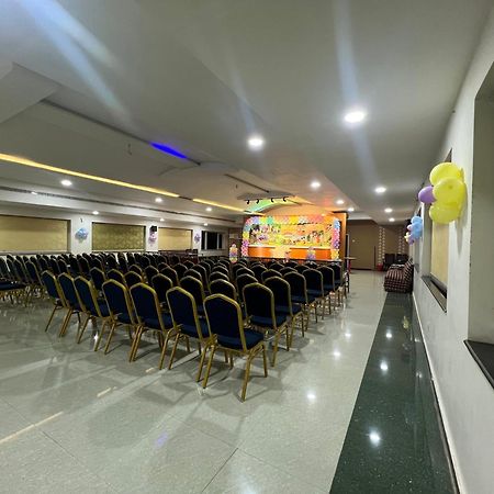 Varada Nagavali Hotel Srikakulam Zewnętrze zdjęcie