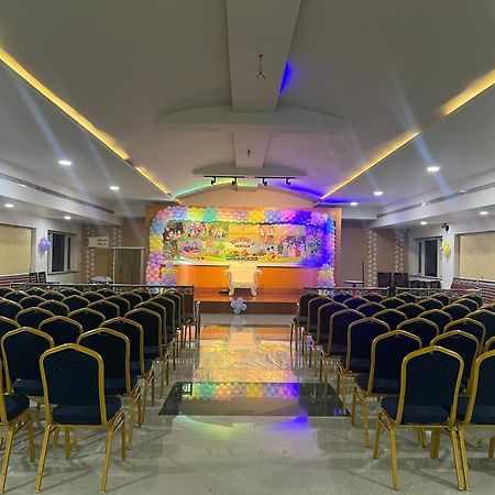 Varada Nagavali Hotel Srikakulam Zewnętrze zdjęcie