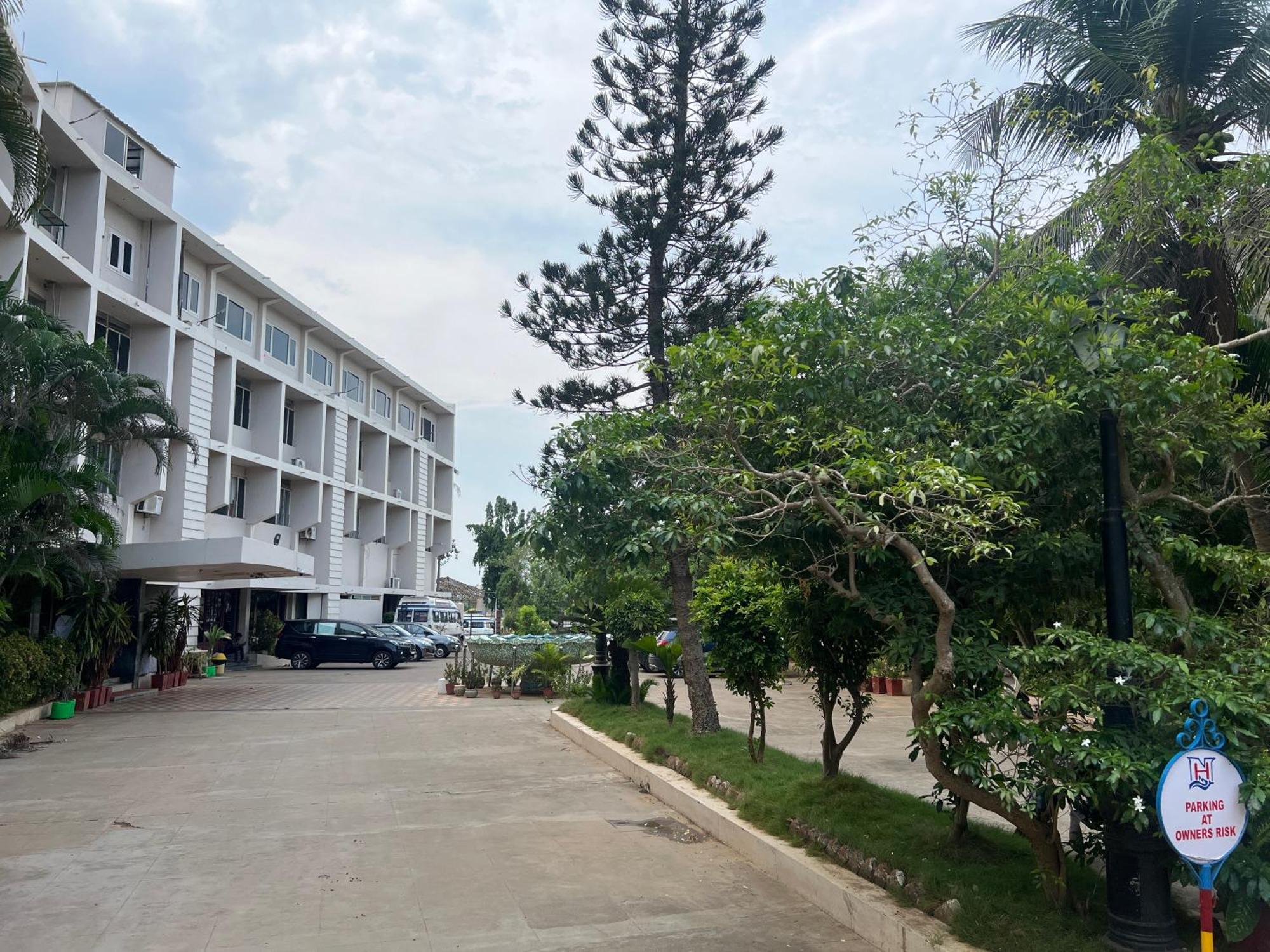 Varada Nagavali Hotel Srikakulam Zewnętrze zdjęcie