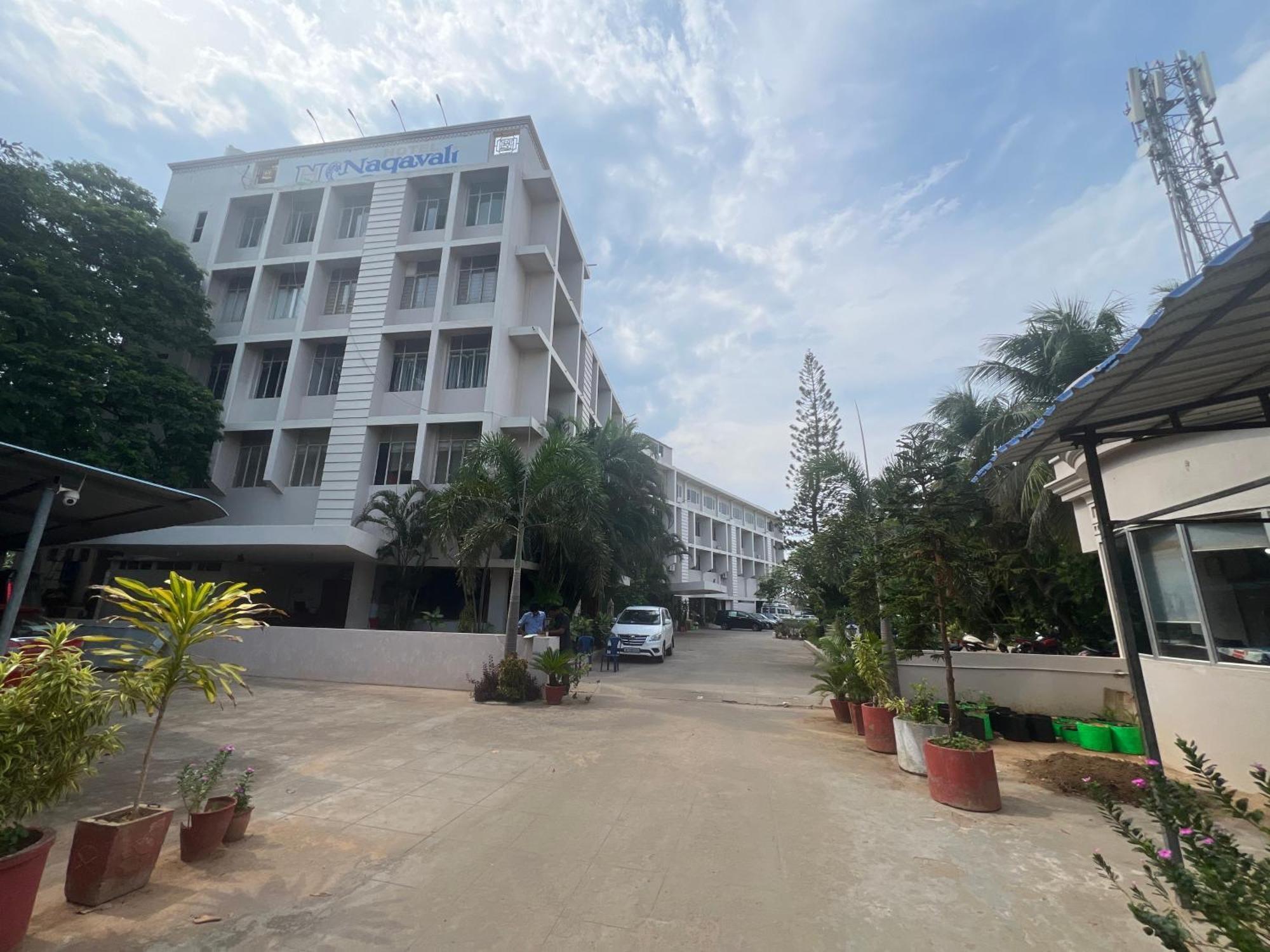 Varada Nagavali Hotel Srikakulam Zewnętrze zdjęcie